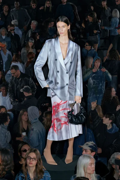 Look 15